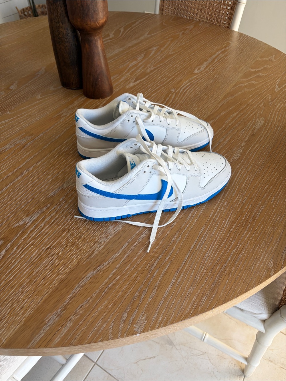 Nike White and Blue Low-Top Sneakers - Picture 2 of 4